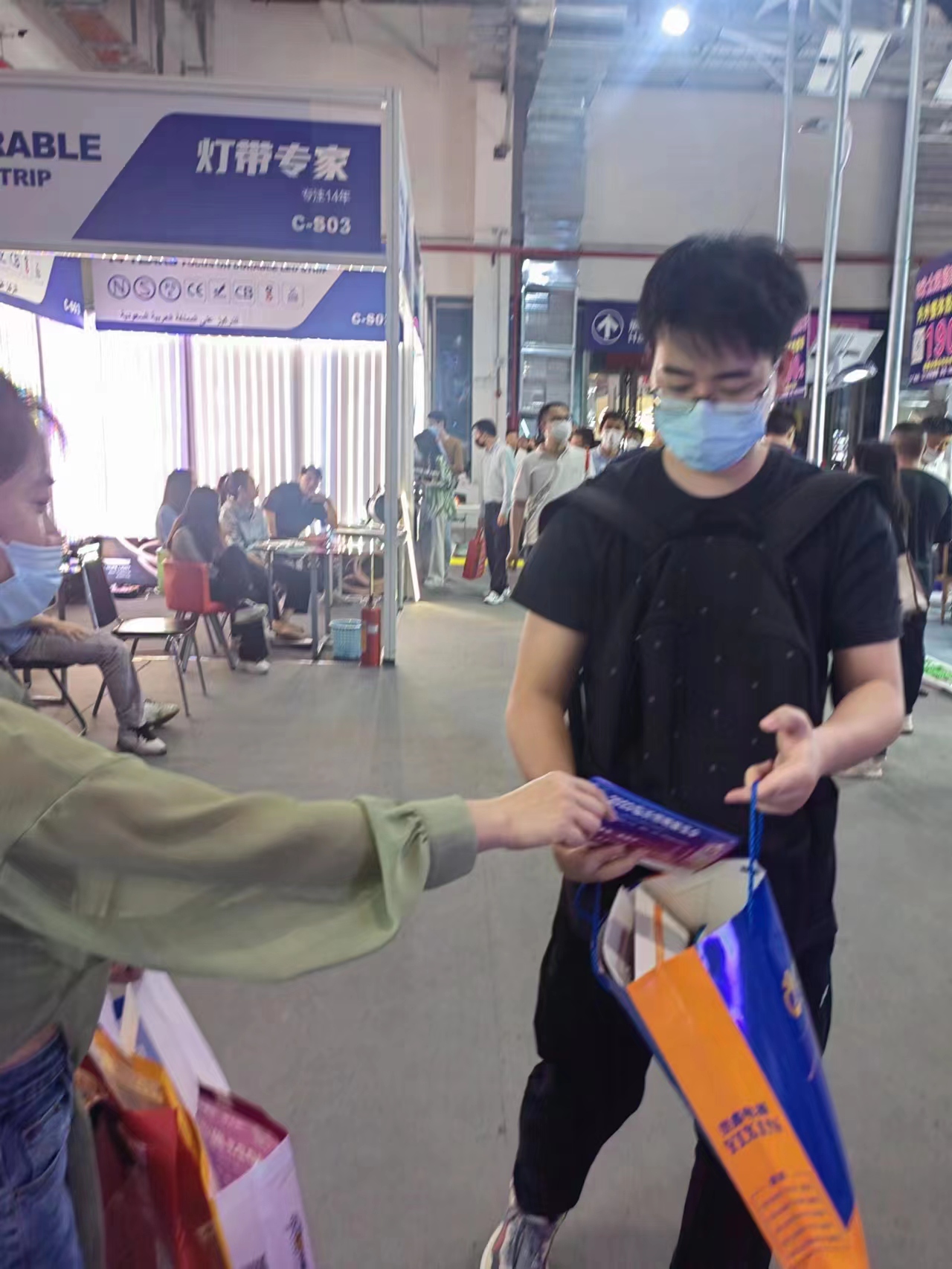 展会现场宣传丨 2023临沂照明展览会走进古镇灯博会(图13)